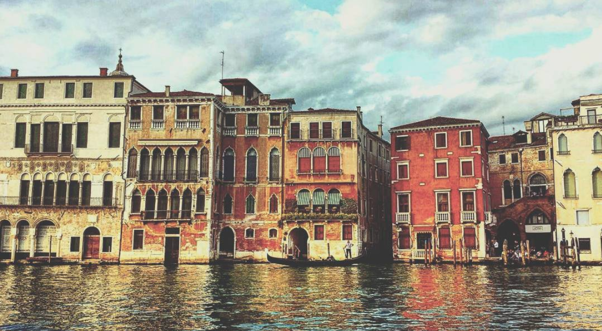an image of the city of venice